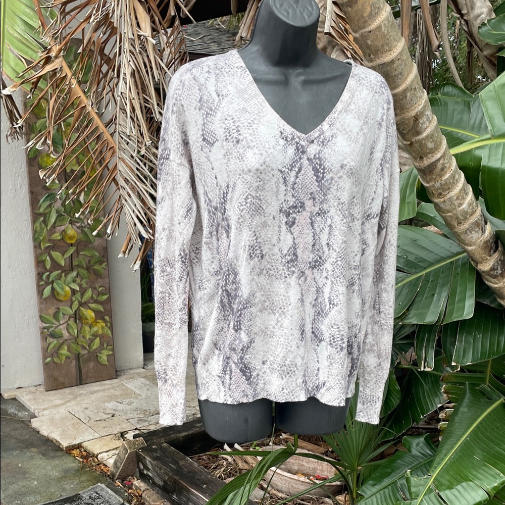 Olivaceos , snake print V-neck sweat